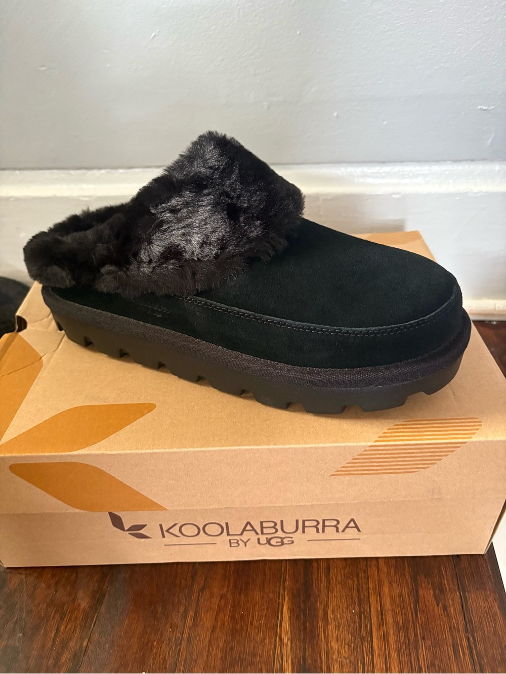 Koolaburra by UGG Tizzey Black Platform Slippers Size 10 NIB